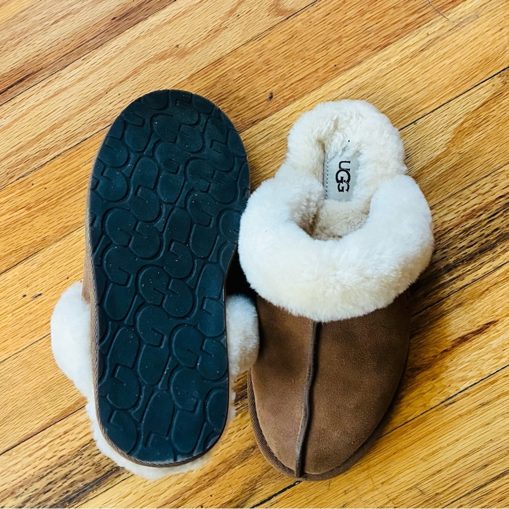 Girls UGG Scuffette ll Slipper - Size 6 Chestnut - Picture 4 of 7